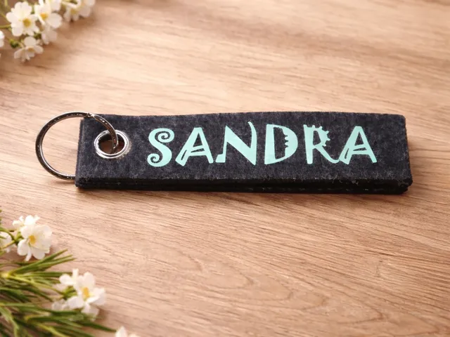 Personalisierter Filz-Schlüsselanhänger mit Namen – schlicht & individuell